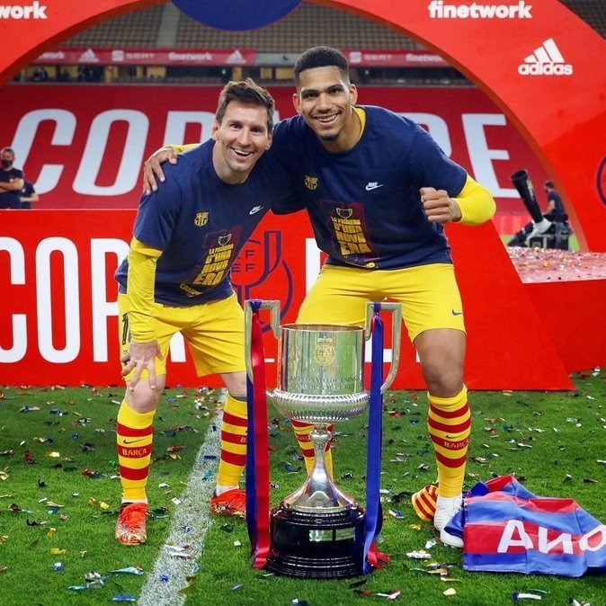 تیم فوتبال بارسلونا , لیونل مسی , جرارد پیکه , 